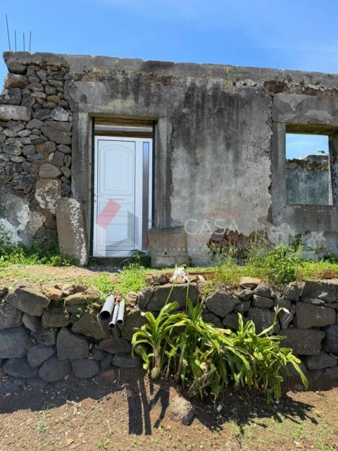 Moradia T1 para Venda em Praia da Vitoria (Santa Cruz)
