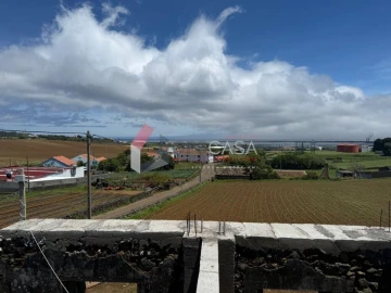 Moradia T1 para Venda em Praia da Vitoria (Santa Cruz)