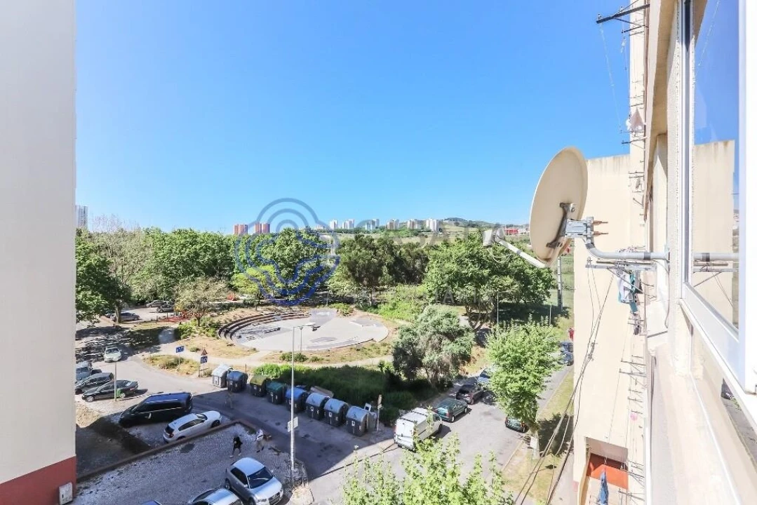 Apartamento T2 para Venda em Santo António dos Cavaleiros e Frielas Foto 25