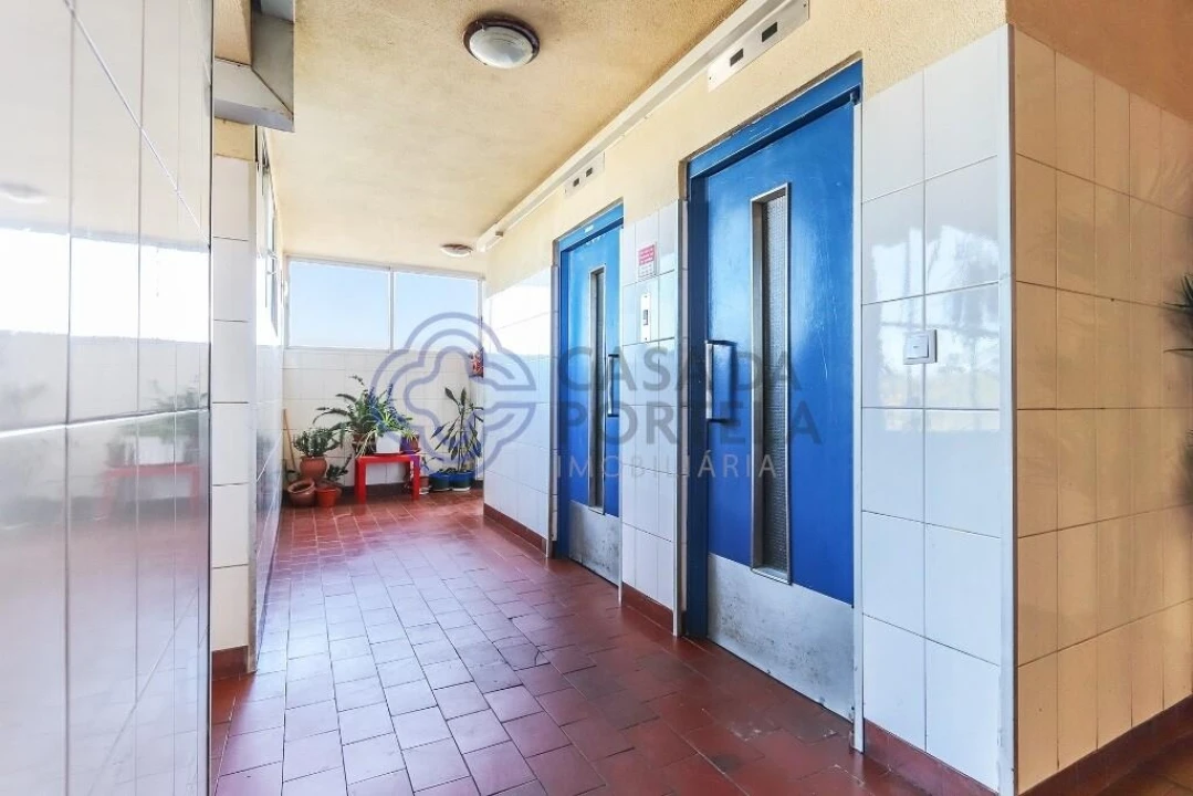 Apartamento T2 para Venda em Santo António dos Cavaleiros e Frielas Foto 4