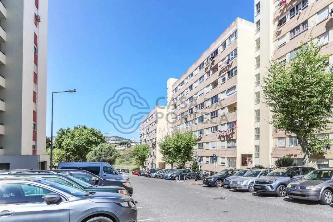 Apartamento T2 para Venda em Santo António dos Cavaleiros e Frielas Foto 1