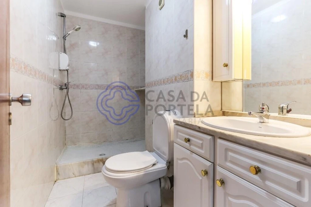 Apartamento T2 para Venda em Santo António dos Cavaleiros e Frielas Foto 16