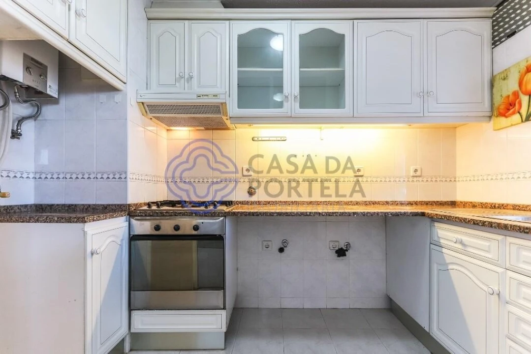 Apartamento T2 para Venda em Santo António dos Cavaleiros e Frielas Foto 10