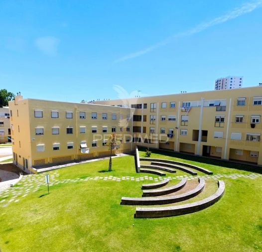 Apartamento T3 para Venda em Alvalade Foto 3