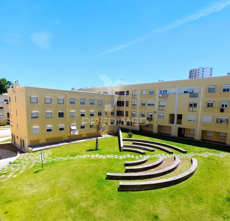 Apartamento T3 para Venda em Alvalade Foto 3