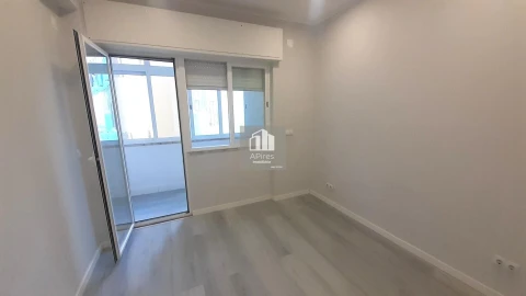 Apartamento T1 para Venda em Venteira