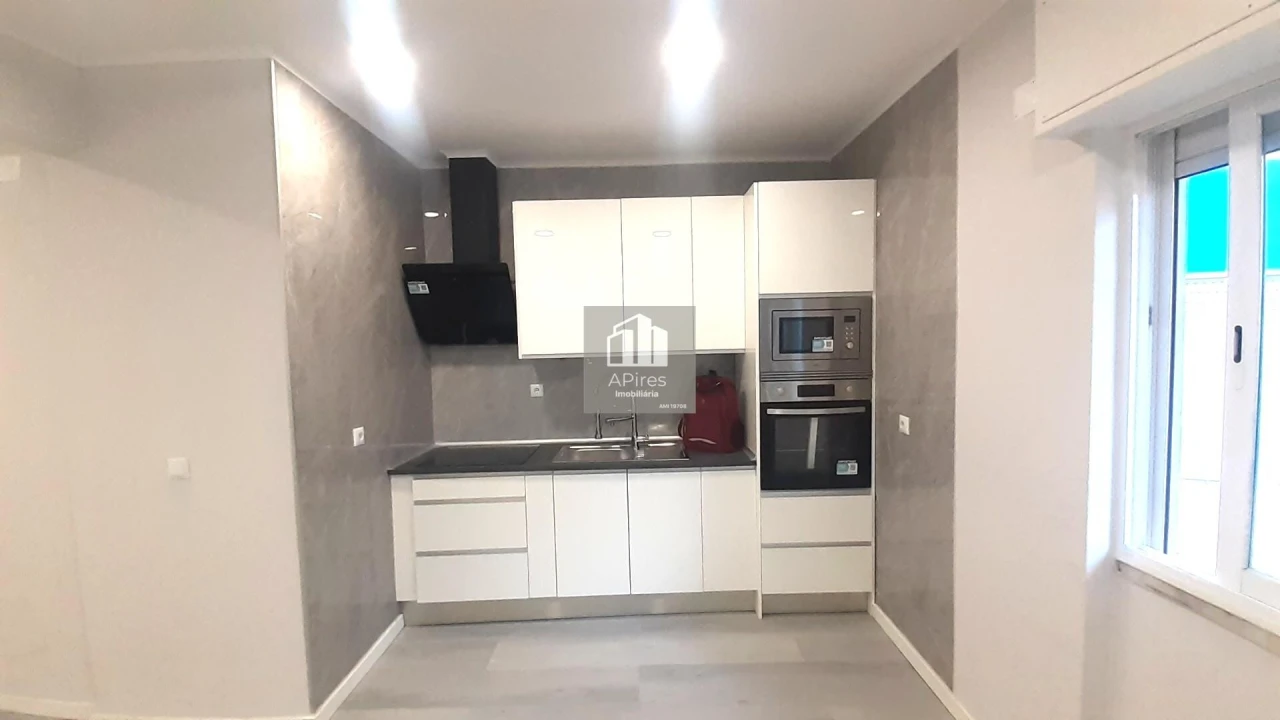 Apartamento T1 para Venda em Venteira Foto 3