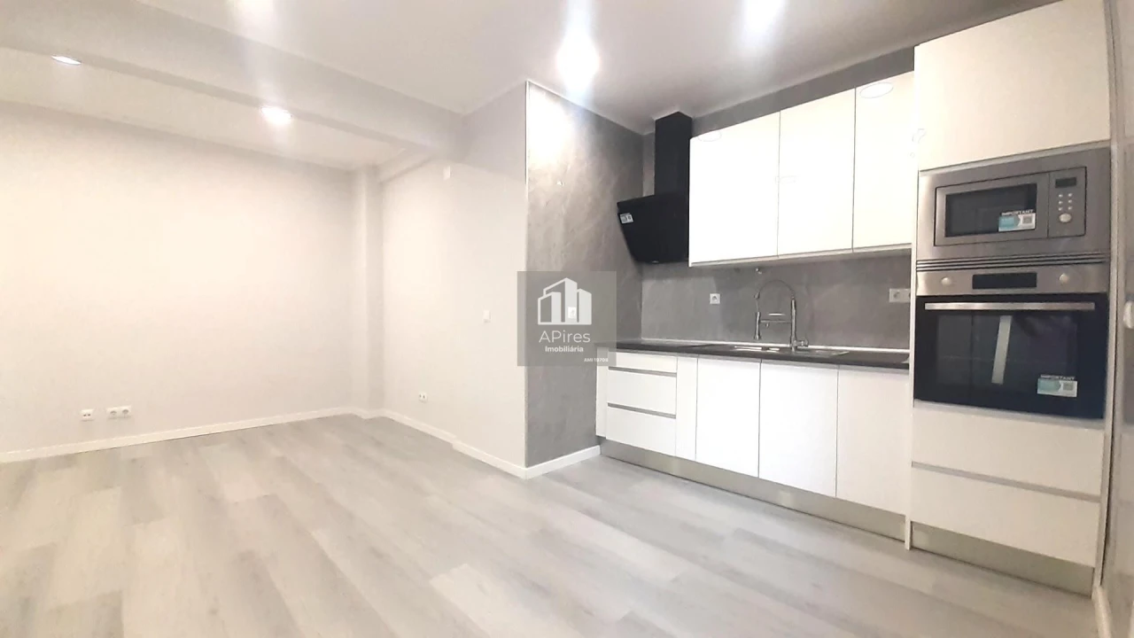 Apartamento T1 para Venda em Venteira Foto 1