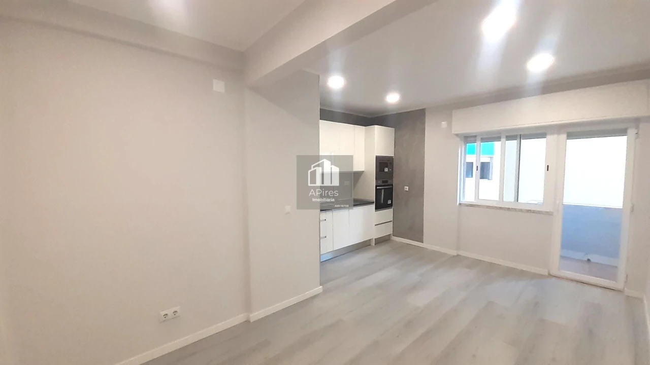 Apartamento T1 para Venda em Venteira Foto 7