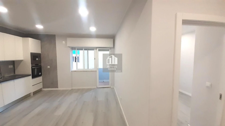 Apartamento T1 para Venda em Venteira Foto 2