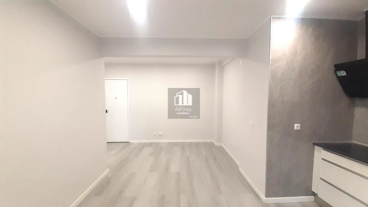 Apartamento T1 para Venda em Venteira Foto 6