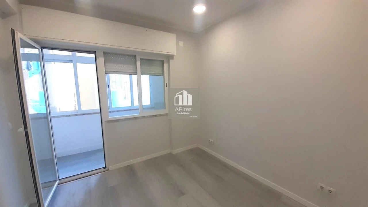 Apartamento T1 para Venda em Venteira Foto 9