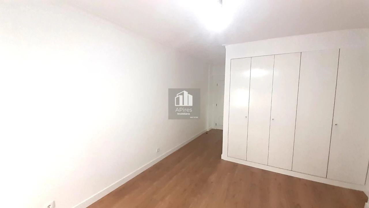Apartamento T3 para Venda em São Domingos de Benfica Foto 16