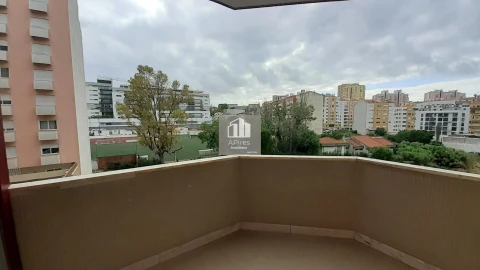 Apartamento T3 para Venda em São Domingos de Benfica