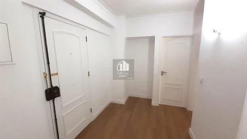 Apartamento T3 para Venda em São Domingos de Benfica