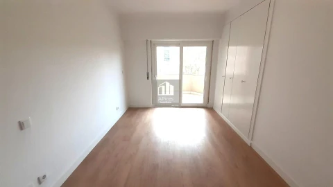 Apartamento T3 para Venda em São Domingos de Benfica