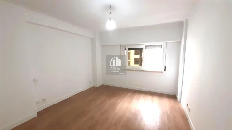 Apartamento T3 para Venda em São Domingos de Benfica