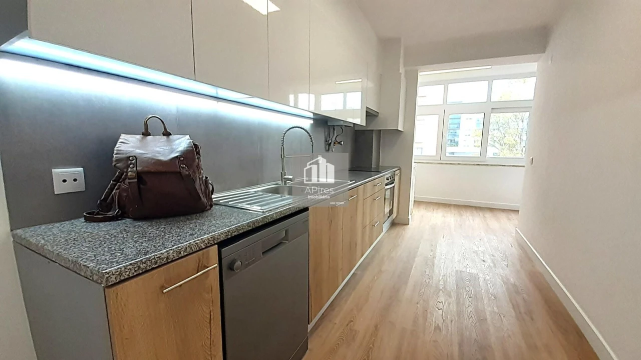 Apartamento T3 para Venda em São Domingos de Benfica Foto 3
