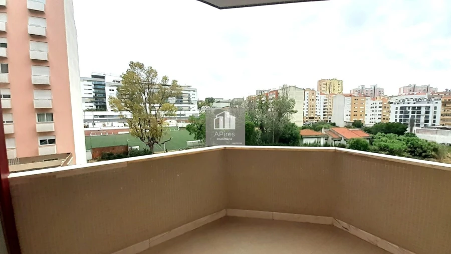 Apartamento T3 para Venda em São Domingos de Benfica Foto 24
