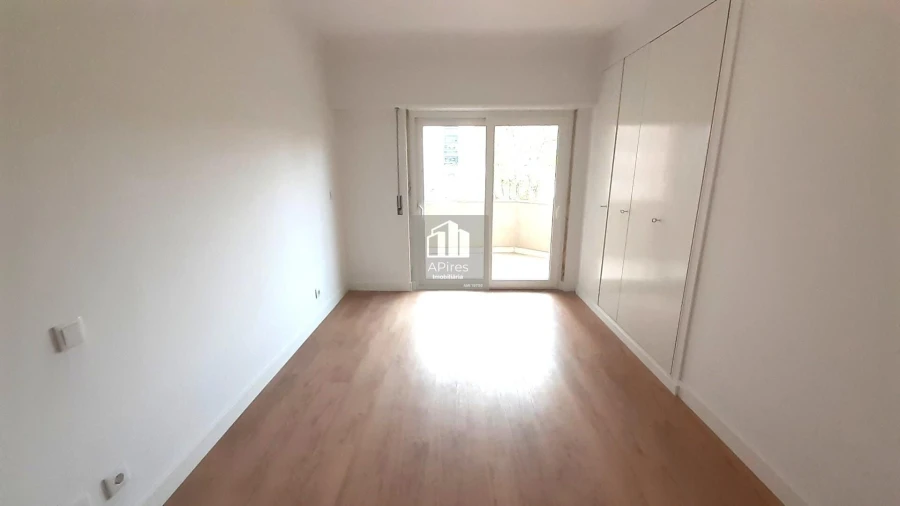 Apartamento T3 para Venda em São Domingos de Benfica Foto 12