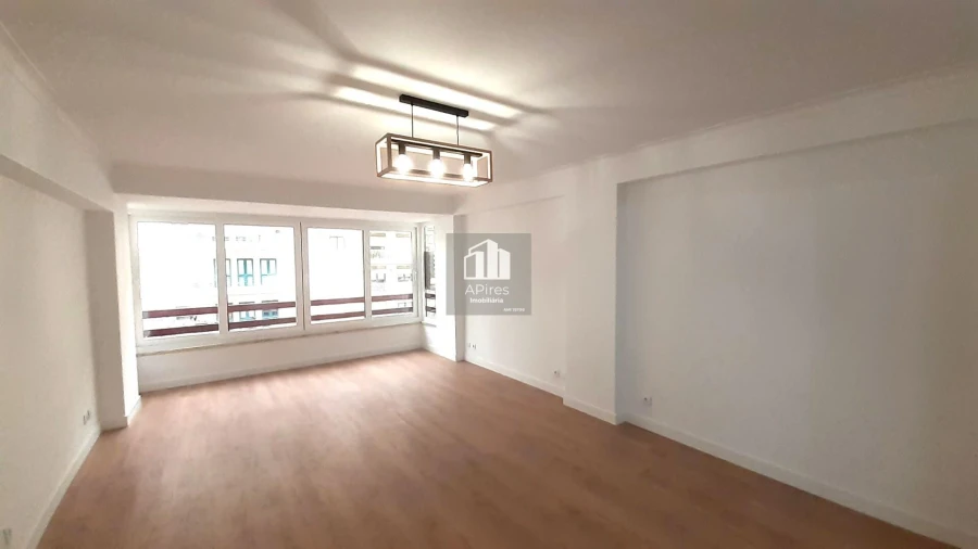 Apartamento T3 para Venda em São Domingos de Benfica Foto 9