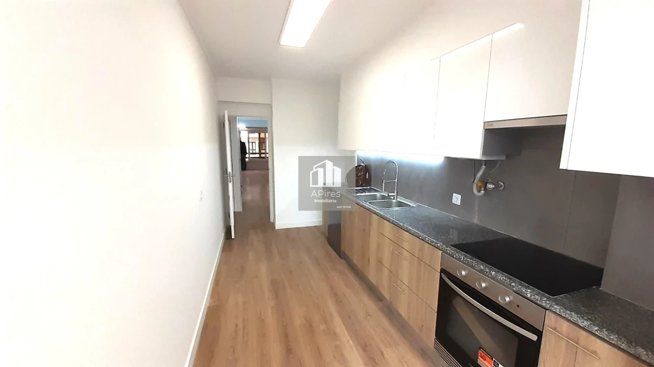 Apartamento T3 para Venda em São Domingos de Benfica Foto 4