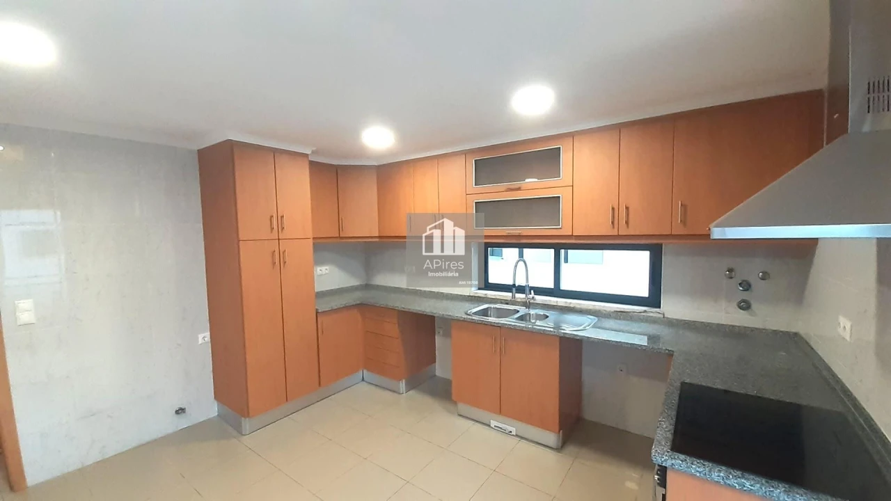 Moradia T5 para Venda em Almada, Cova da Piedade, Pragal e Cacilhas Foto 8