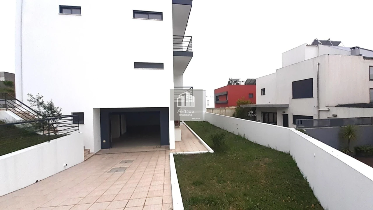 Moradia T5 para Venda em Almada, Cova da Piedade, Pragal e Cacilhas Foto 34