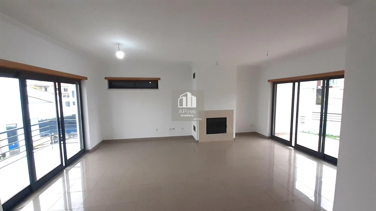 Moradia T5 para Venda em Almada, Cova da Piedade, Pragal e Cacilhas Foto 4