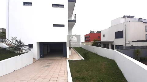 Moradia T5 para Venda em Almada, Cova da Piedade, Pragal e Cacilhas