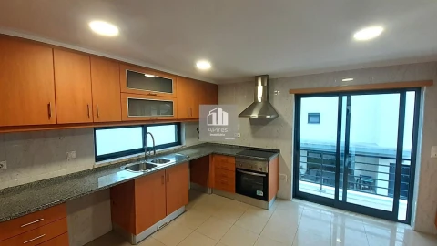 Moradia T5 para Venda em Almada, Cova da Piedade, Pragal e Cacilhas