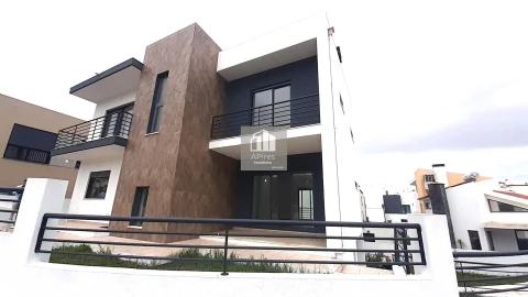 Moradia T5 para Venda em Almada, Cova da Piedade, Pragal e Cacilhas