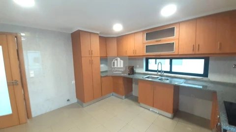 Moradia T5 para Venda em Almada, Cova da Piedade, Pragal e Cacilhas