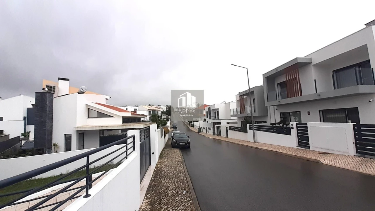 Moradia T5 para Venda em Almada, Cova da Piedade, Pragal e Cacilhas Foto 41