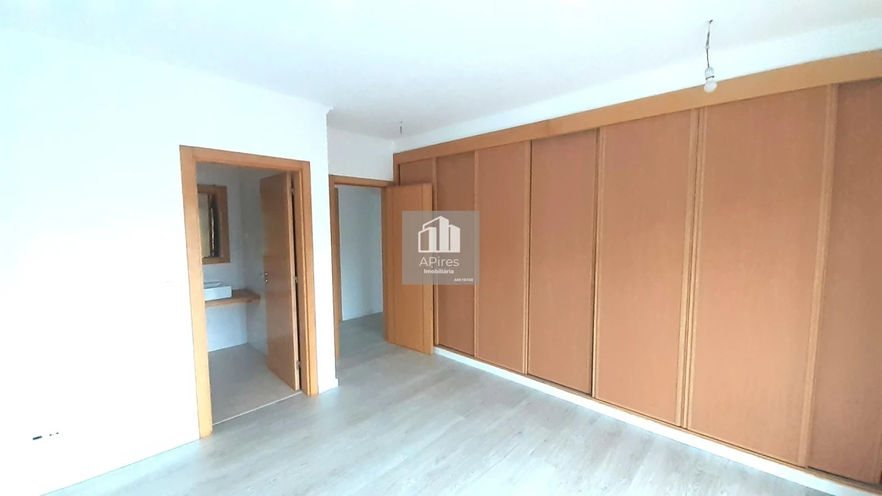Moradia T5 para Venda em Almada, Cova da Piedade, Pragal e Cacilhas Foto 14