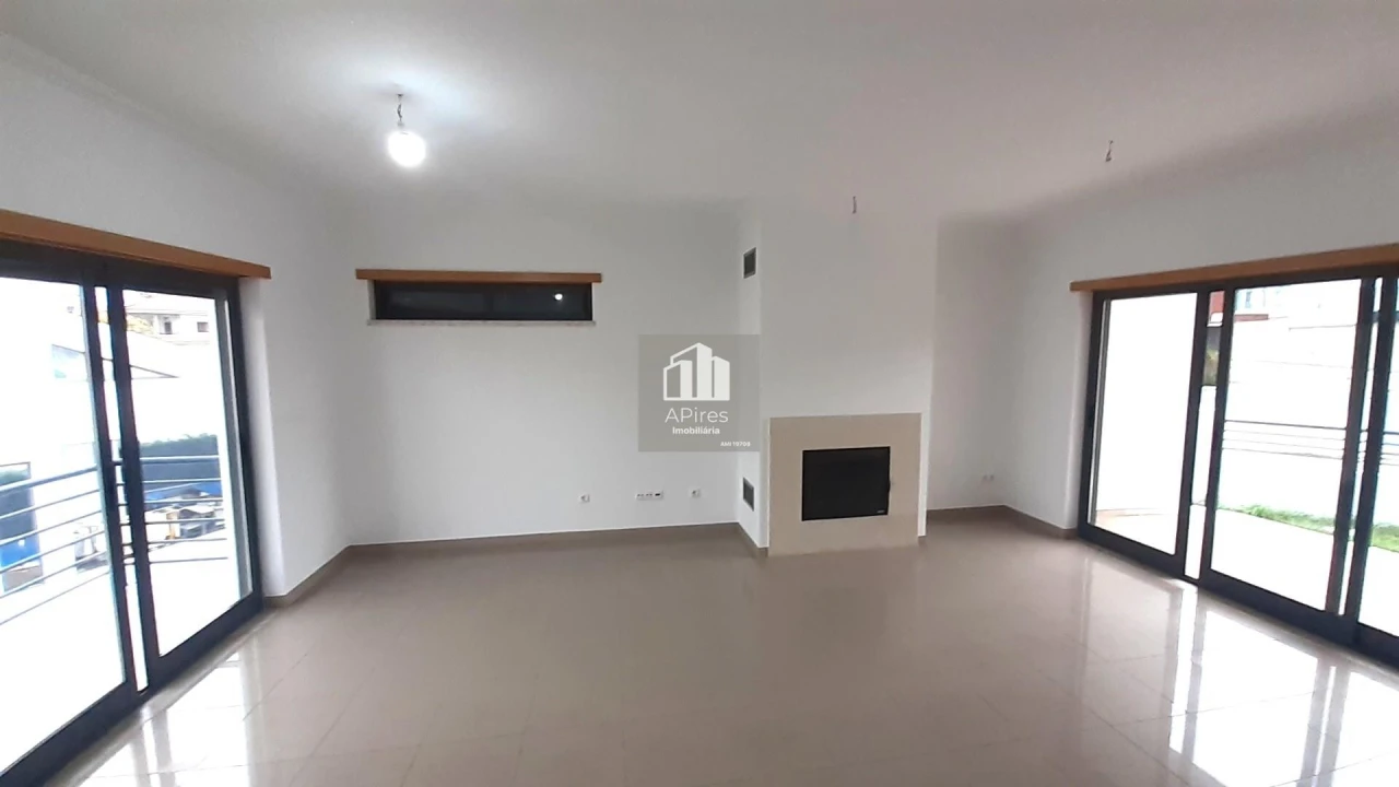 Moradia T5 para Venda em Almada, Cova da Piedade, Pragal e Cacilhas Foto 12