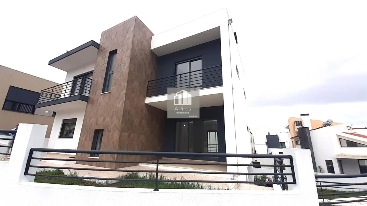 Moradia T5 para Venda em Almada, Cova da Piedade, Pragal e Cacilhas Foto 42