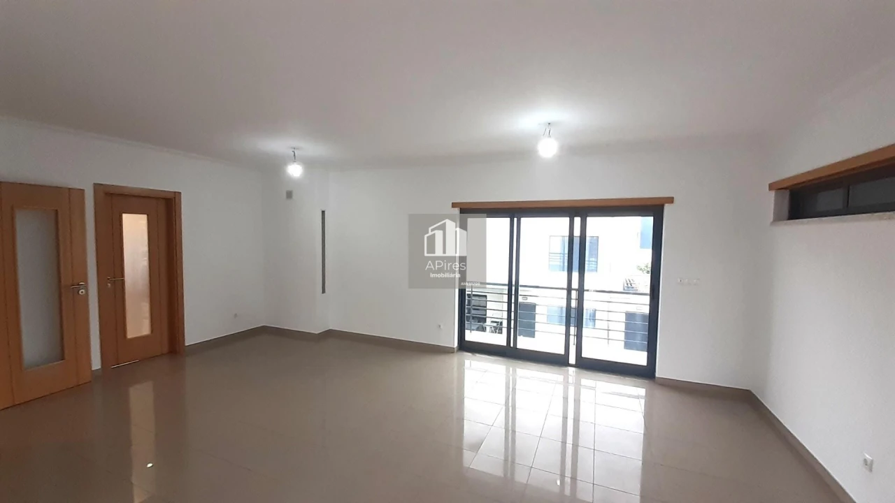 Moradia T5 para Venda em Almada, Cova da Piedade, Pragal e Cacilhas Foto 6