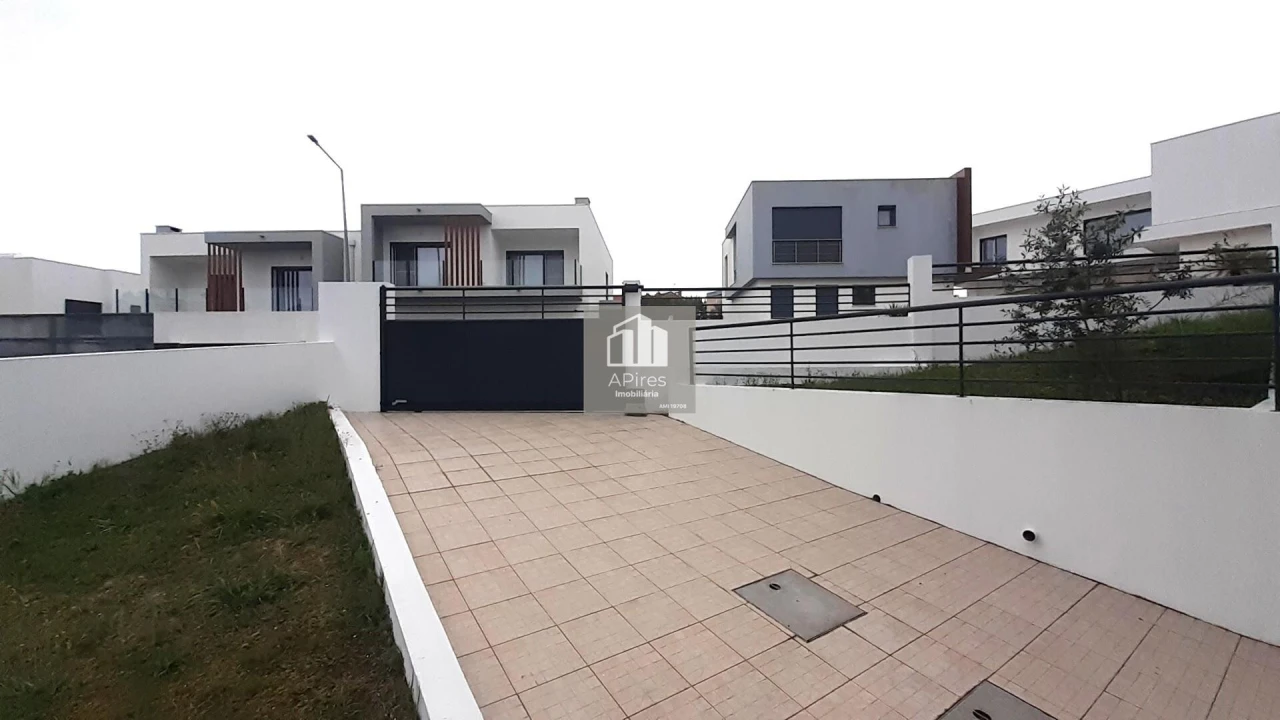 Moradia T5 para Venda em Almada, Cova da Piedade, Pragal e Cacilhas Foto 36
