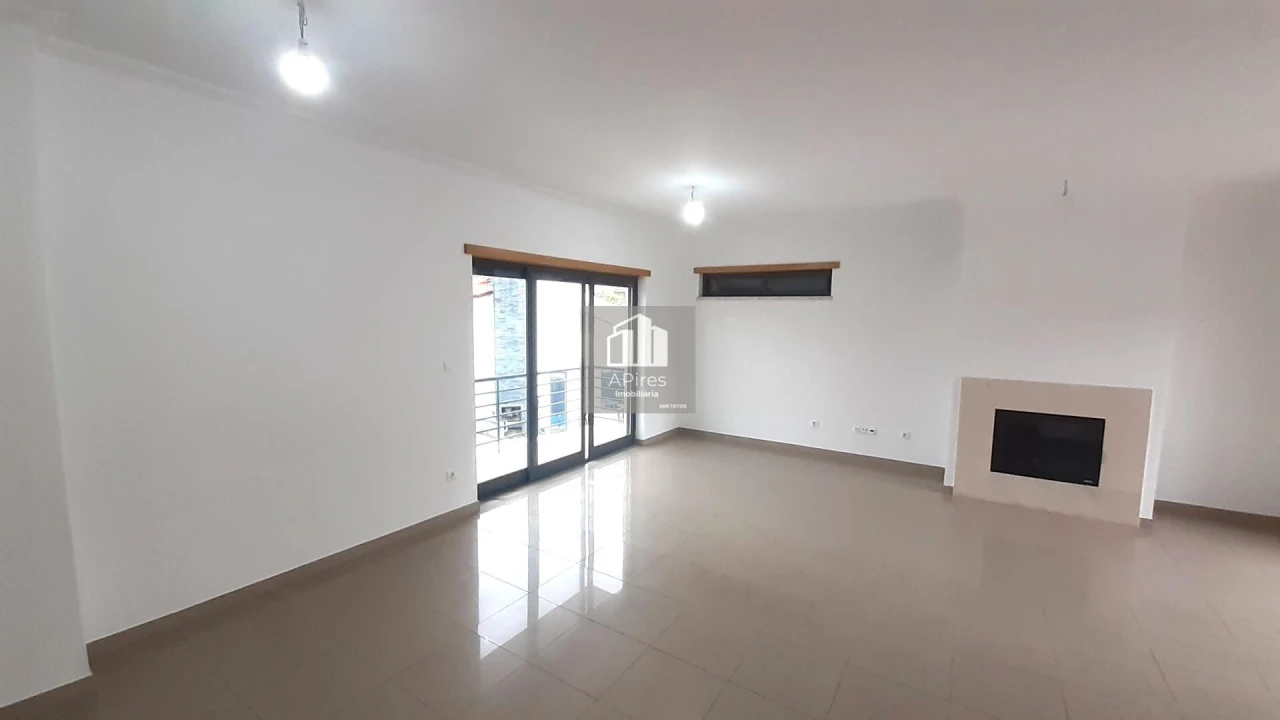 Moradia T5 para Venda em Almada, Cova da Piedade, Pragal e Cacilhas Foto 2