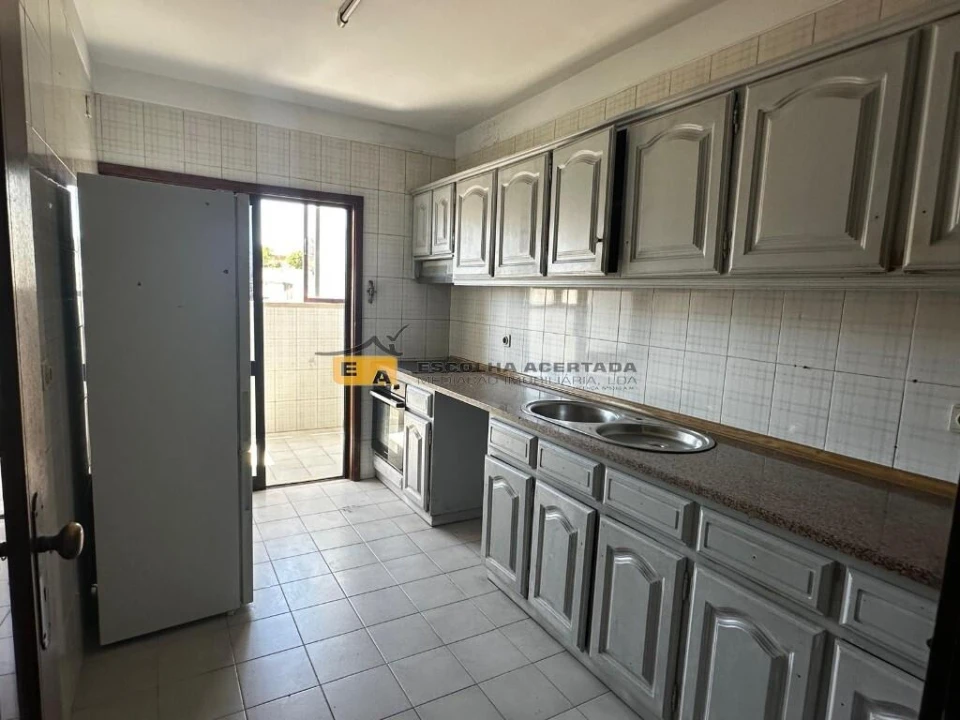 Apartamento T3 para Venda em Fânzeres e São Pedro da Cova Foto 5