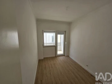 Apartamento T2 para Venda em Loures