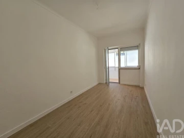 Apartamento T2 para Venda em Loures