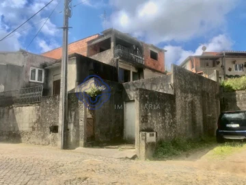 Moradia T3 para Venda em Rio Mau e Arcos