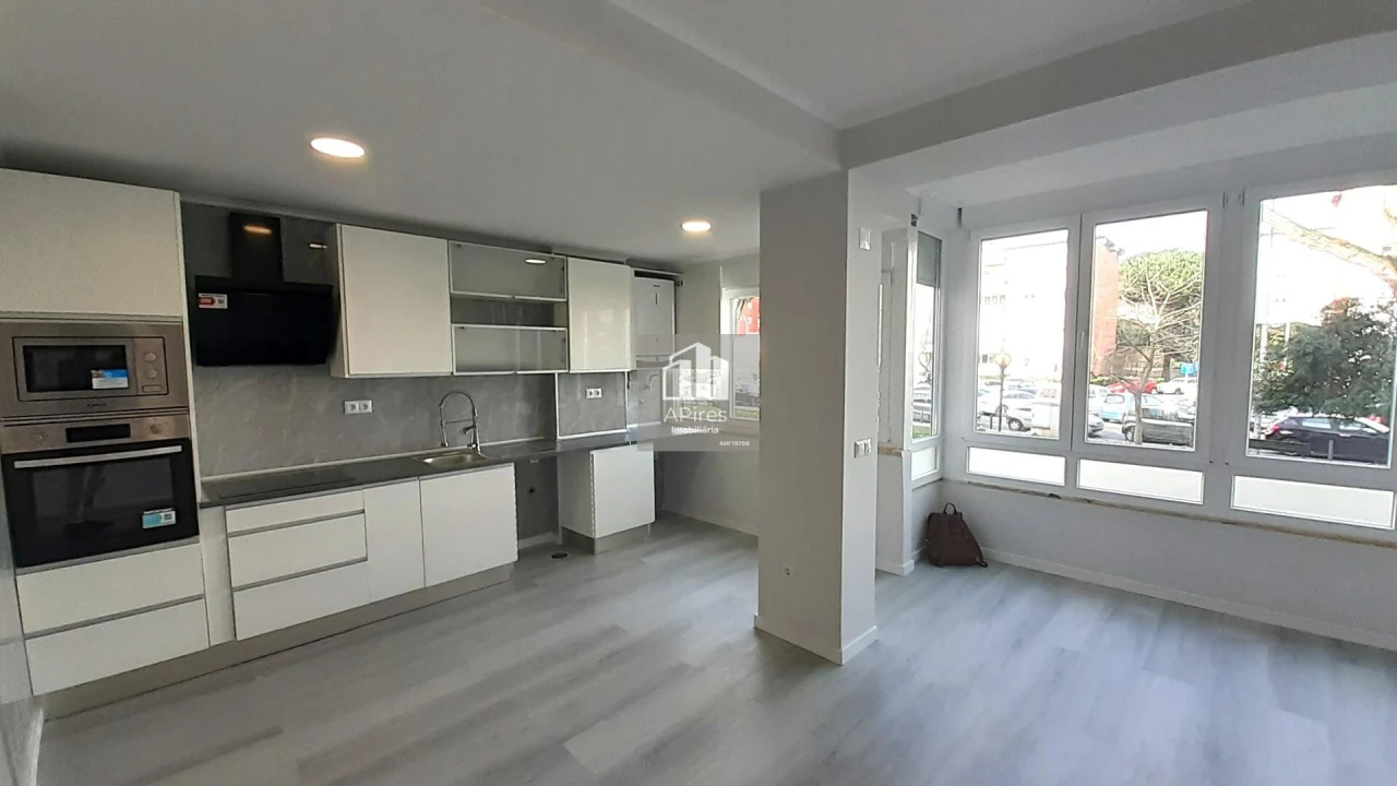 Apartamento T2 para Venda em Oeiras e São Julião da Barra, Paço de Arcos e Caxias Foto 1