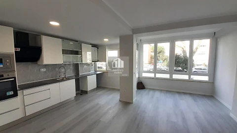 Apartamento T2 para Venda em Oeiras e São Julião da Barra, Paço de Arcos e Caxias