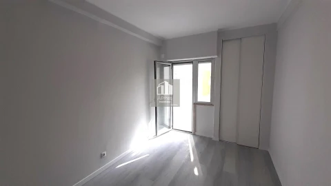 Apartamento T2 para Venda em Oeiras e São Julião da Barra, Paço de Arcos e Caxias
