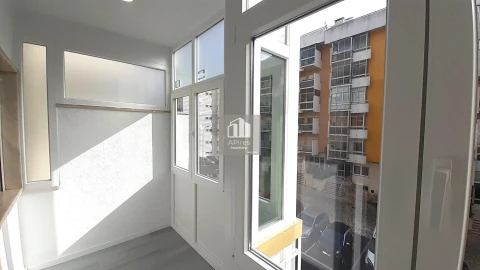 Apartamento T2 para Venda em Oeiras e São Julião da Barra, Paço de Arcos e Caxias