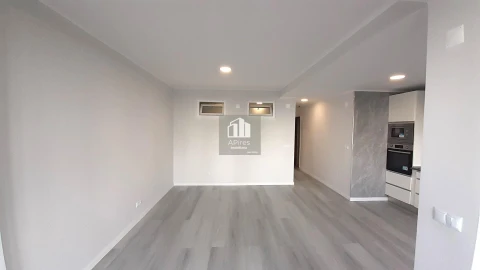 Apartamento T2 para Venda em Oeiras e São Julião da Barra, Paço de Arcos e Caxias