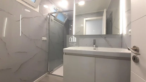 Apartamento T2 para Venda em Oeiras e São Julião da Barra, Paço de Arcos e Caxias